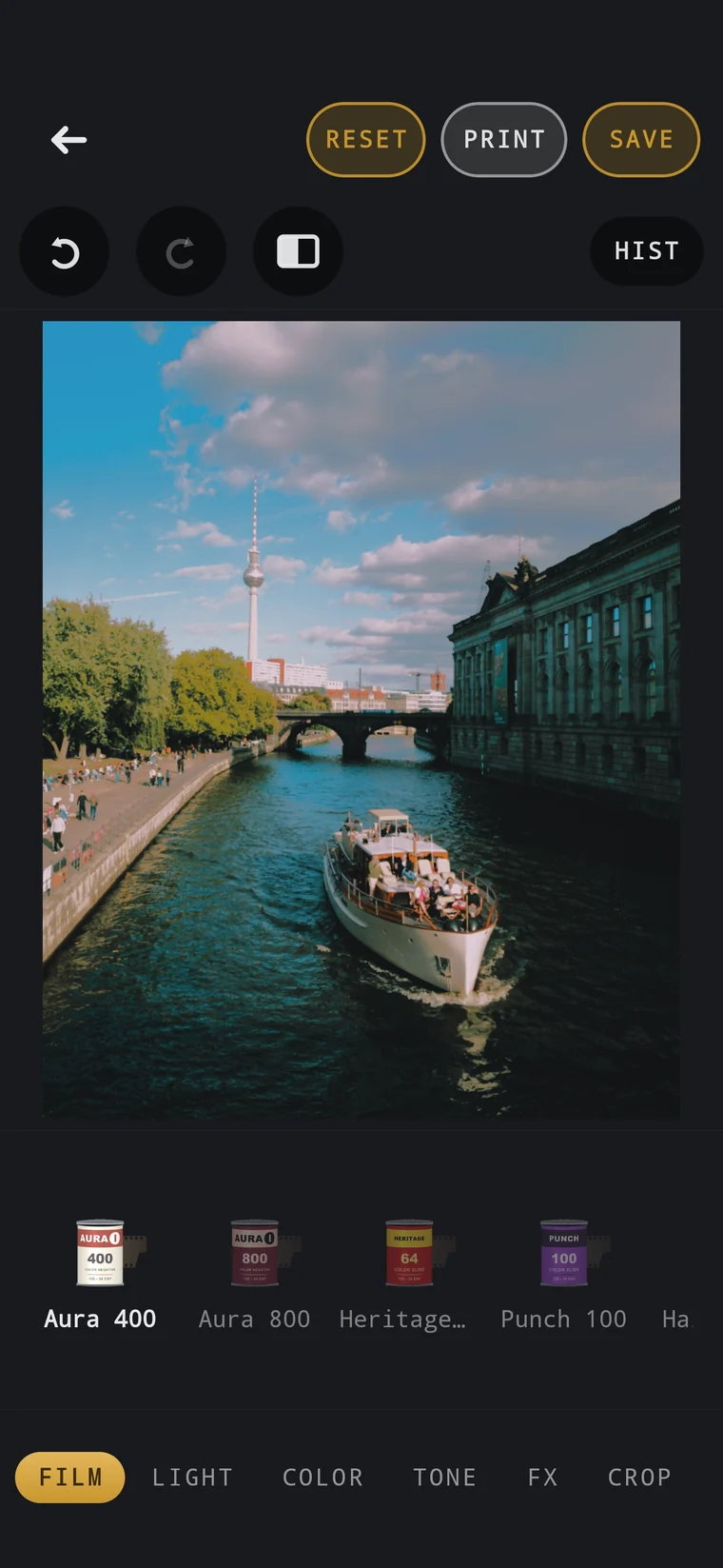 Aura 400 selected in the Emulsion Cam darkroom